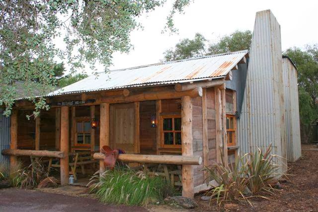 Ti-Tree Village | lodging | 34 Orton St, Ocean Grove VIC 3226, Australia | 0352554433 OR +61 3 5255 4433