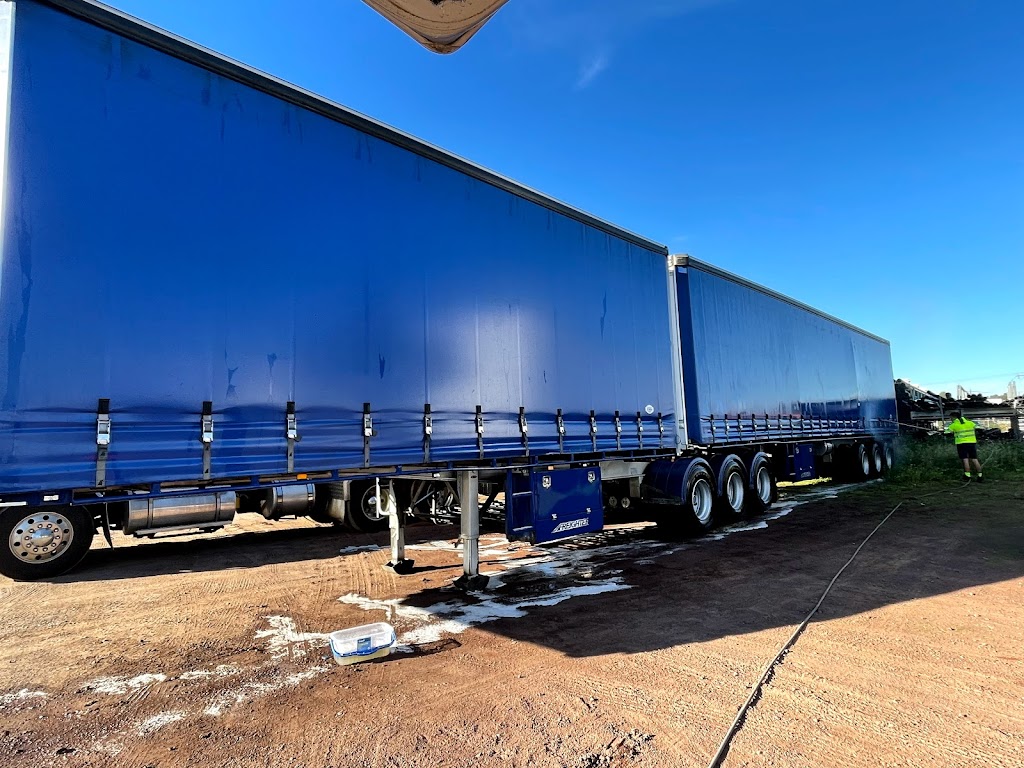 ShinyTruck. Mobile Truck & Machinery Wash | Unit 3/577 Geelong Rd, Brooklyn VIC 3012, Australia | Phone: 0448 912 698