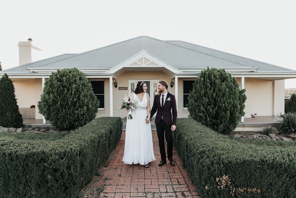Weddings by Hollycott Farm |  | 2434 Jugiong Rd, Cooneys Creek NSW 2726, Australia | 0478606763 OR +61 478 606 763