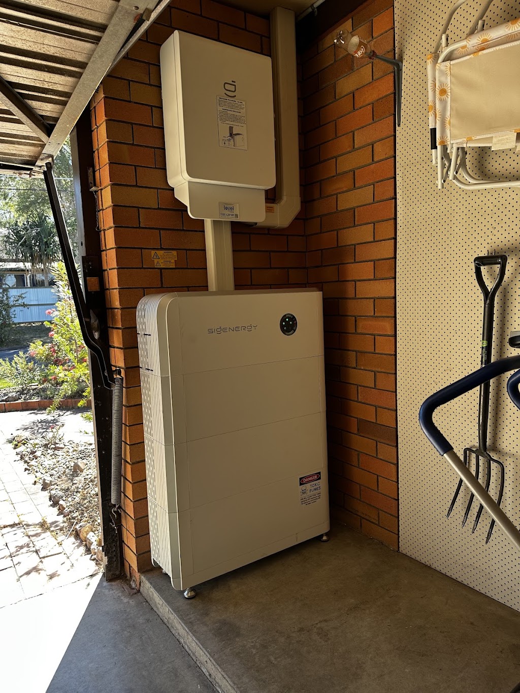 Level Electrical & Solar Arundel | 23 Expansion St, Molendinar QLD 4214, Australia | Phone: (07) 5657 9443