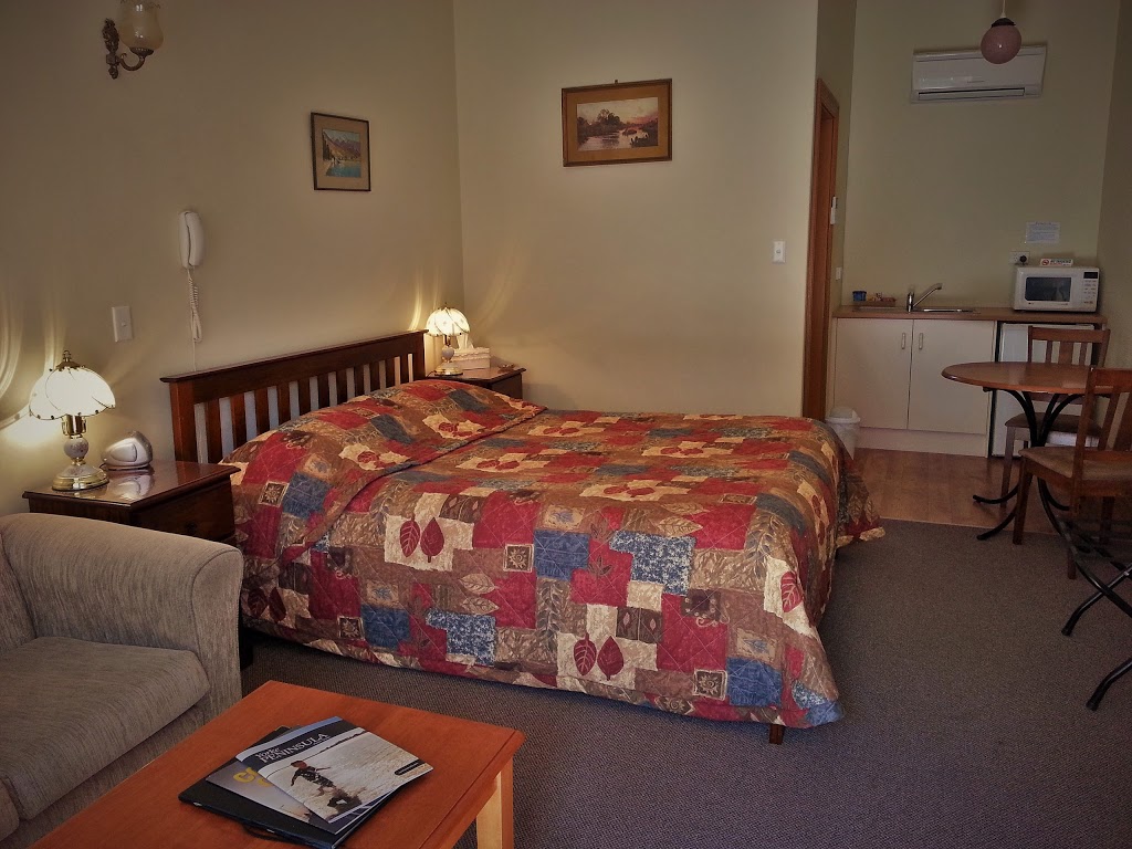 Sonbern Lodge Motel | lodging | 18 John Terrace, Wallaroo SA 5556, Australia | 0888232291 OR +61 8 8823 2291