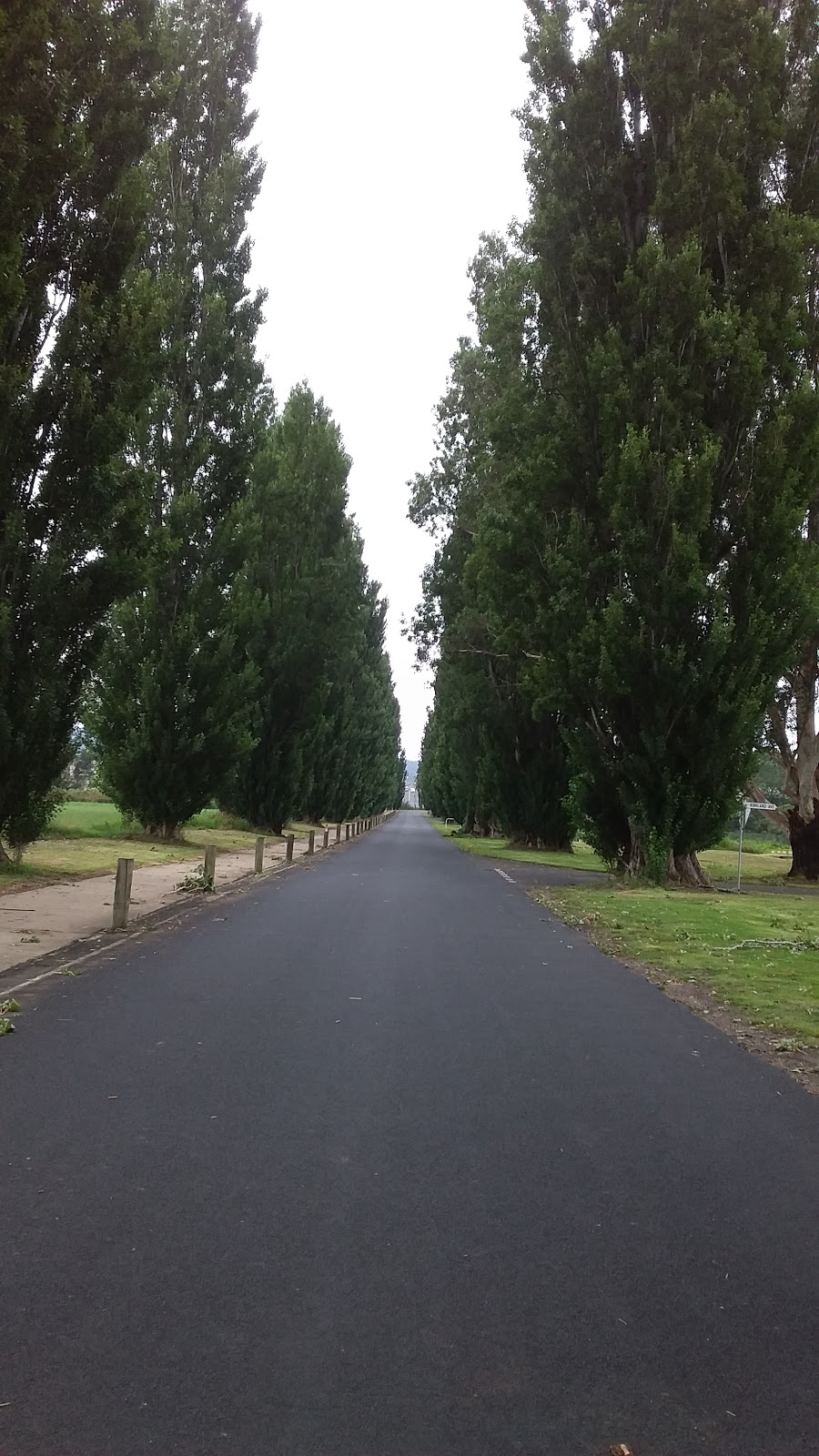 Kiss Lagoon Park | parking | Bega NSW 2550, Australia