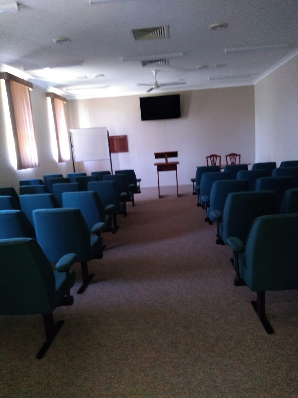 Kingdom Hall of Jehovahs Witnesses | church | 92 Edmund St, White Gum Valley WA 6162, Australia