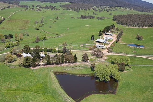 Butmaroo Farm Stay | 591 Butmaroo Rd, Bungendore NSW 2621, Australia | Phone: 0422 371 055