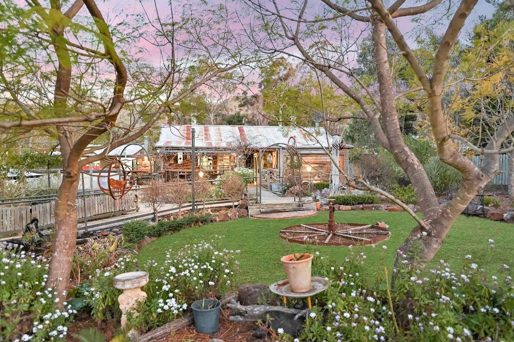 Long Neck Farm Cafe - Pizza, Alpacas & Ostriches | 2006 Inverramsay Rd, Goomburra QLD 4362, Australia | Phone: (07) 4588 8854