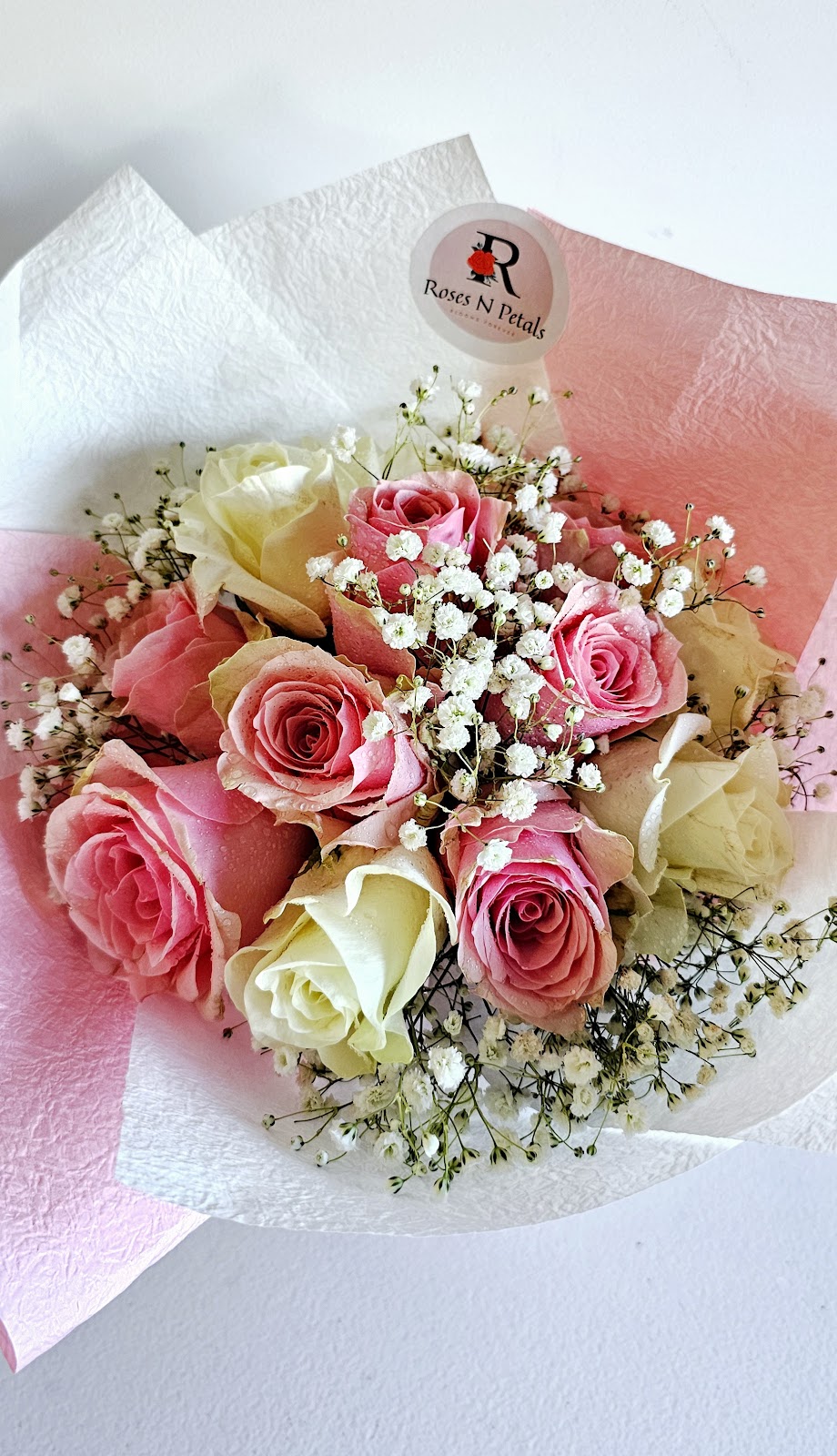Roses n Petals | 3 Landscape Bvd, Hampton Park VIC 3976, Australia | Phone: 0423 725 750