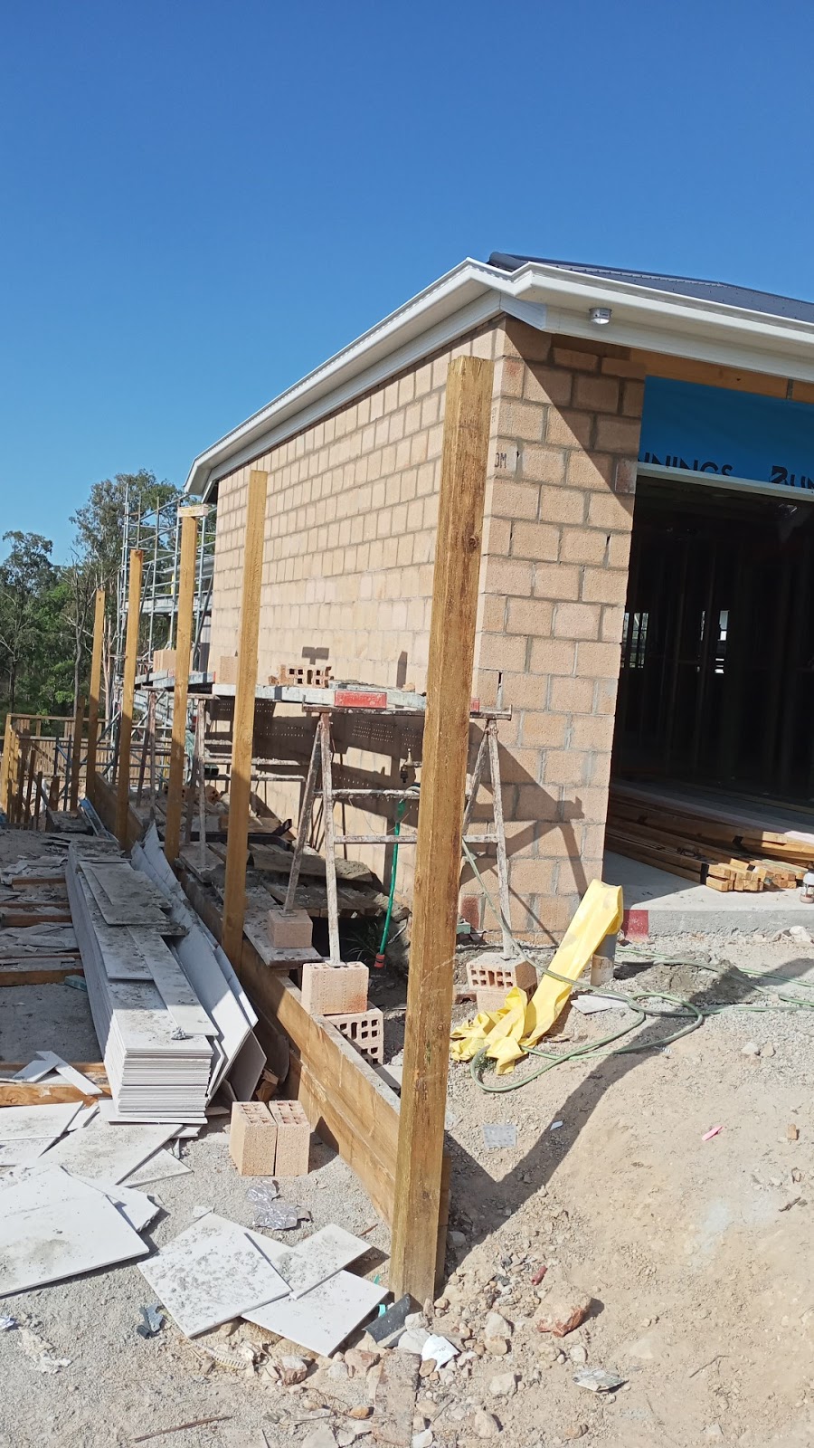 Summers licenced Bricklayer Blocklayer | 3 Kings Rd, Russell Island QLD 4184, Australia | Phone: 0423 938 292