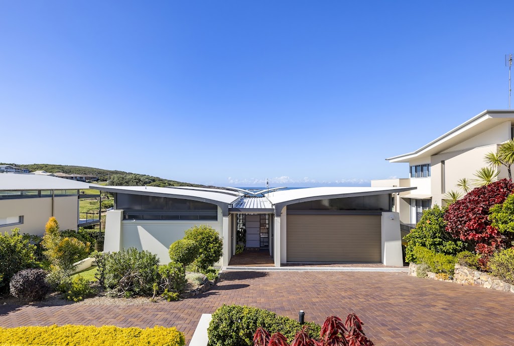 Sails On The Beachfront | 10 The Mainsail, Boat Harbour NSW 2316, Australia | Phone: (02) 4044 5021