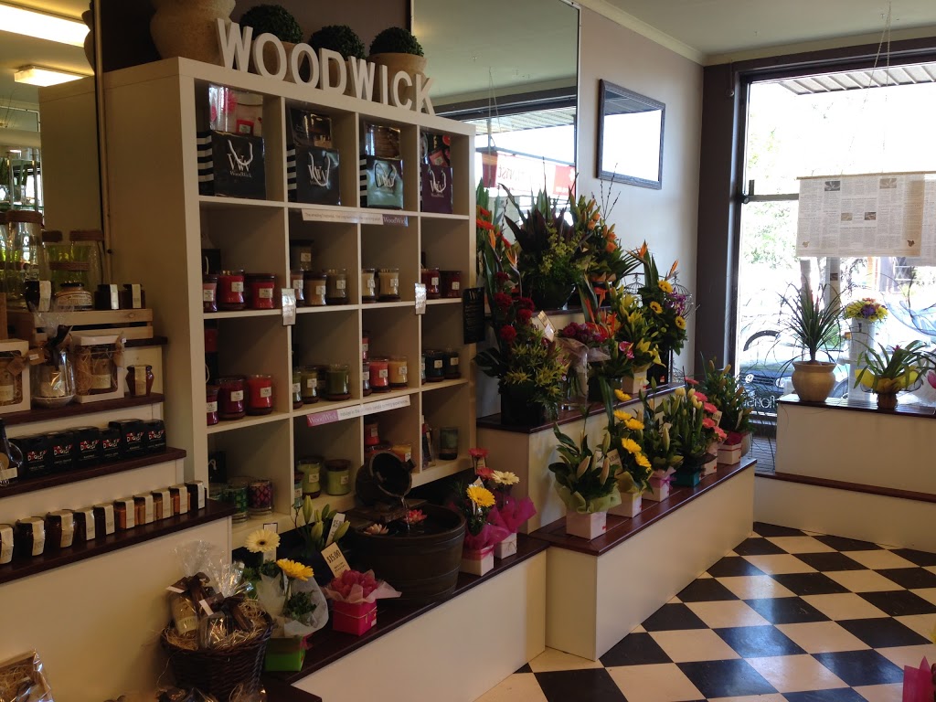 Melton Florist | florist | 242 High St, Melton VIC 3337, Australia | 0397438188 OR +61 3 9743 8188