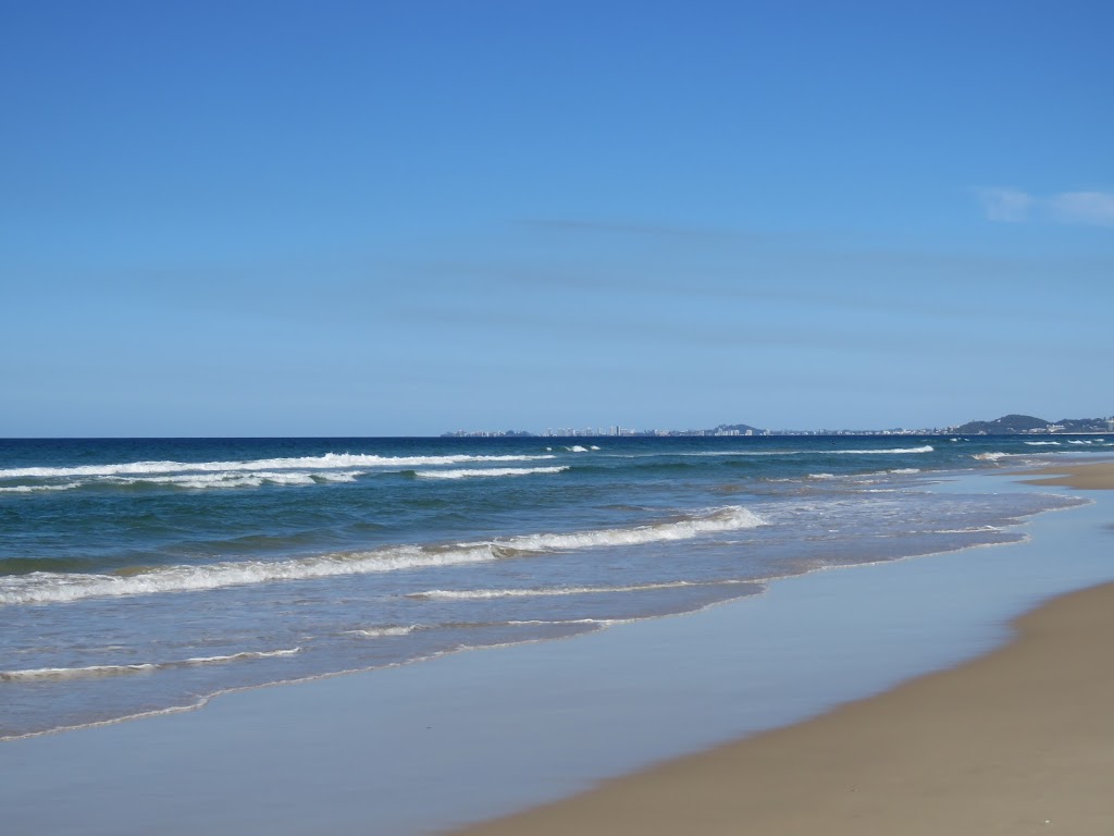 Absolute Beachfront Family Holiday Home | 1/169 Hedges Ave, Mermaid Beach QLD 4218, Australia | Phone: (07) 5526 1470