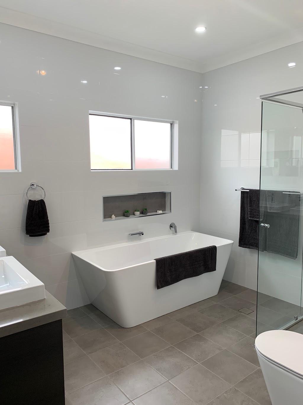 Australian Bathrooms & Kitchens | 64 Albert St, Corrimal NSW 2518, Australia | Phone: (02) 4285 4911