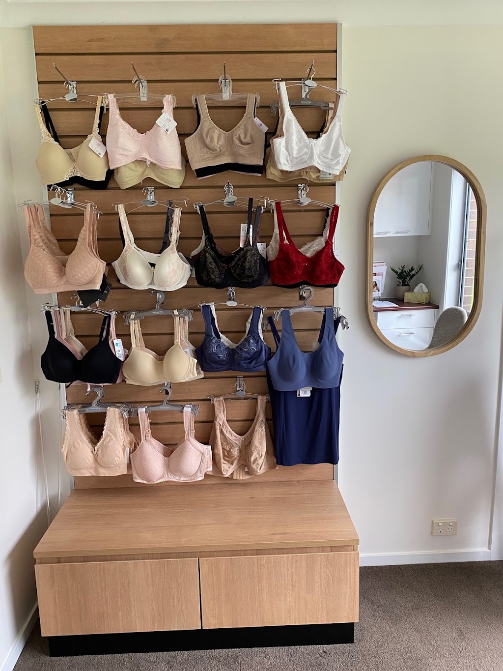Fittings by Ashleigh | 53 Highland Way, Maiden Gully VIC 3551, Australia | Phone: 0494 642 328