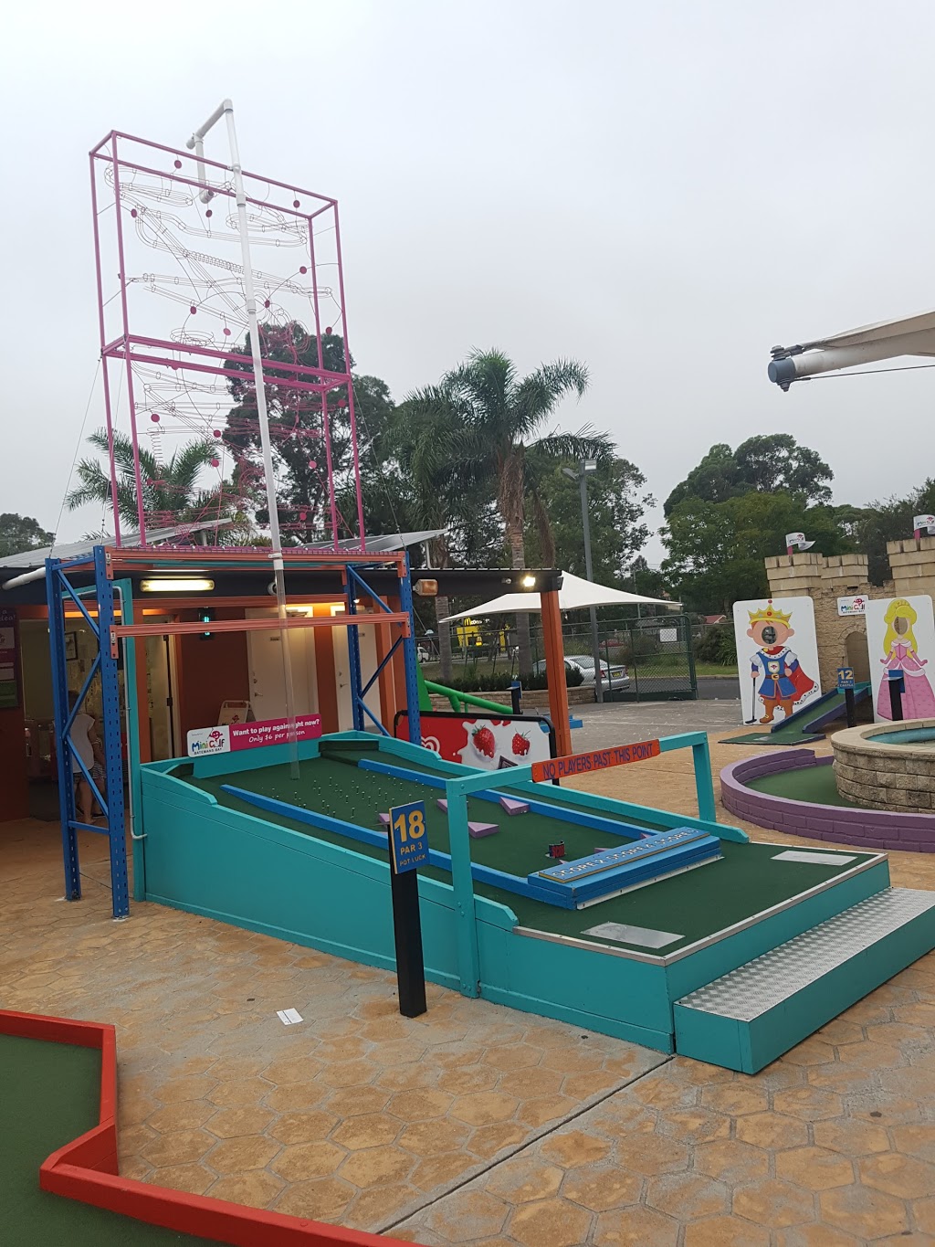 Batemans Bay Mini Golf | 10 Vesper St, Batemans Bay NSW 2536, Australia | Phone: 0477 228 769