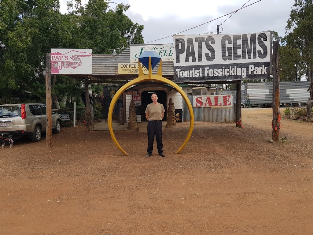 Pats Gems Tourist Fossicking Park & Licenced Cafe | 1056 Rubyvale Rd, The Gemfields QLD 4702, Australia | Phone: (07) 4985 4544