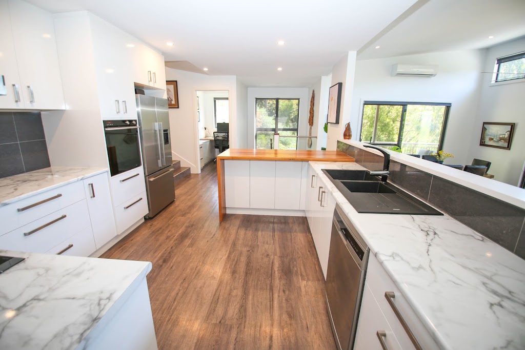 Apex Villa | 38 Hargreaves Rd, Bright VIC 3741, Australia | Phone: (03) 5759 2555
