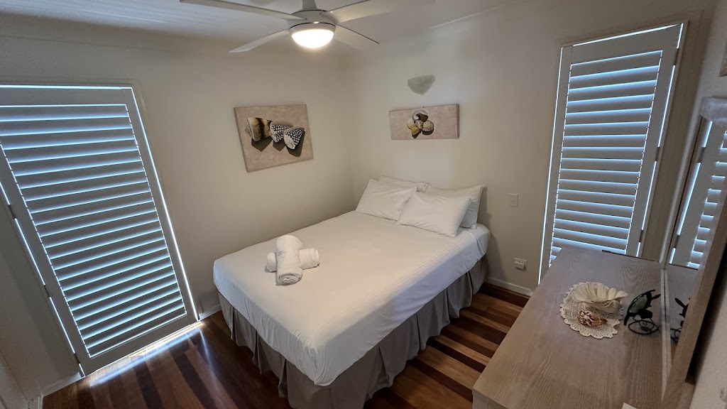 Que Sera Beach house | 25 Mooloomba Rd, Point Lookout QLD 4183, Australia | Phone: (07) 3415 3949