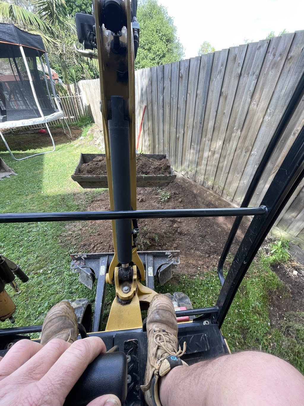 Level It Mini Digger Hire | 72 Braeside Dr, Launching Place VIC 3139, Australia | Phone: 0448 591 888