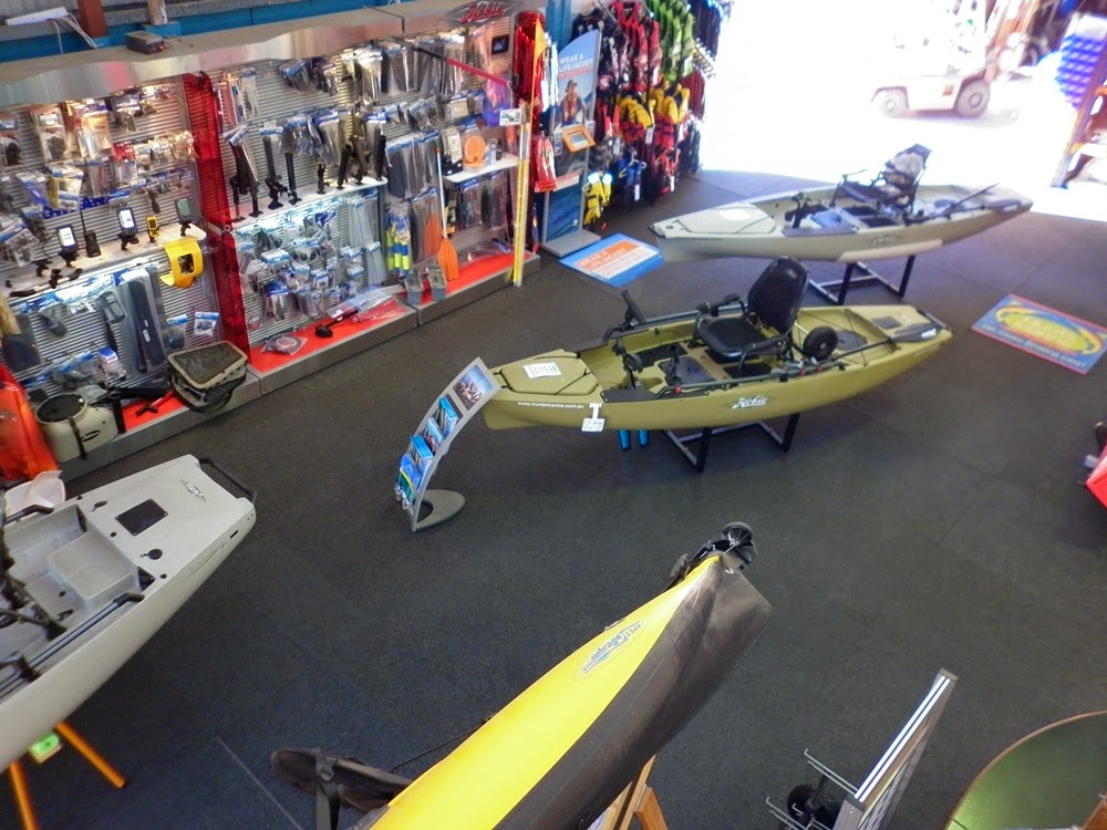 Hunts Marine | store | 2 Sharon Rd, Batemans Bay NSW 2536, Australia | 0244722612 OR +61 2 4472 2612