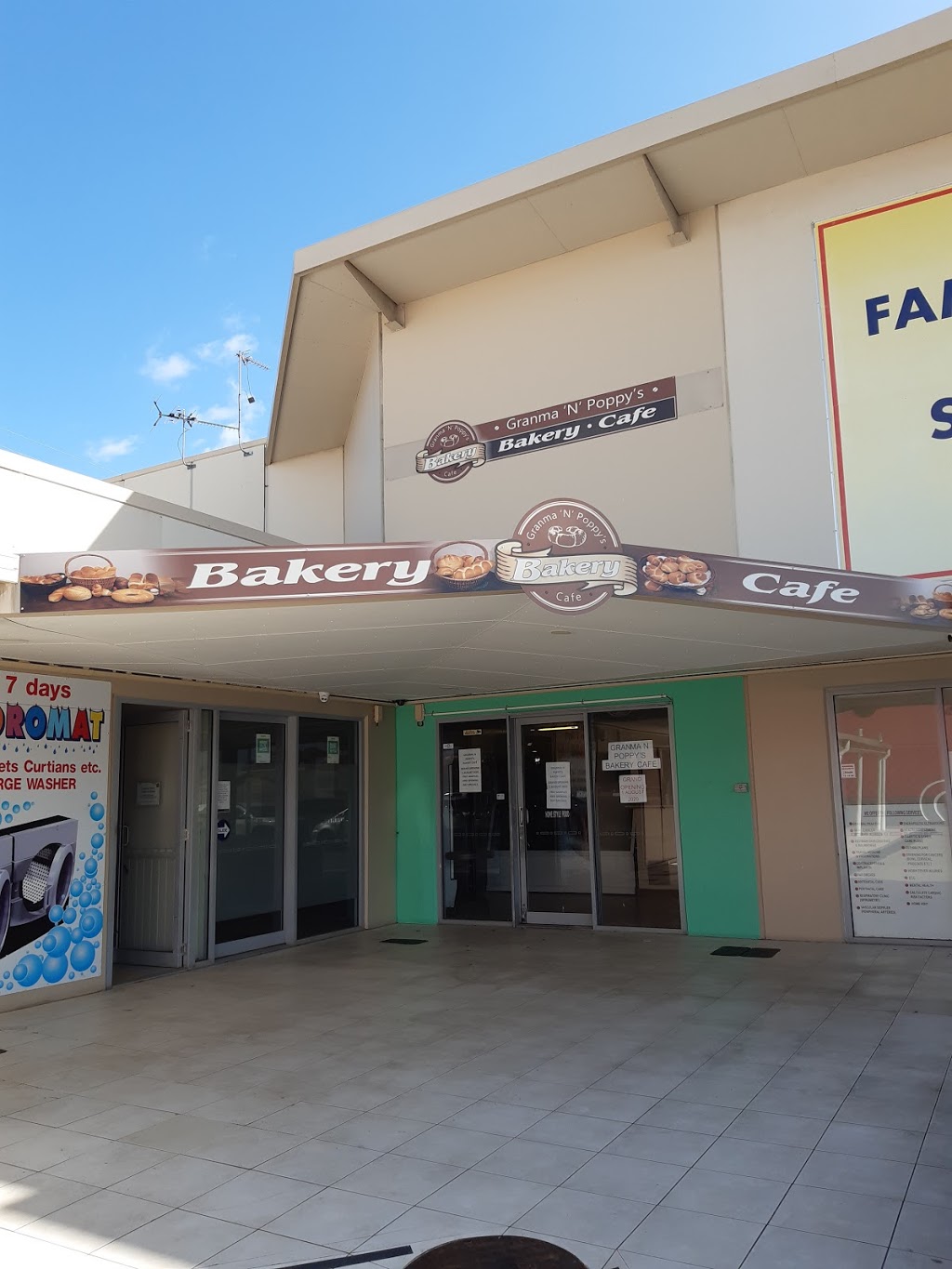 Granma N Poppys Bakery Cafe | Eagleby Central Shopping Centre, Shop 4, 116 - 120 River Hills Rd, Eagleby QLD 4207, Australia | Phone: (07) 3416 9498