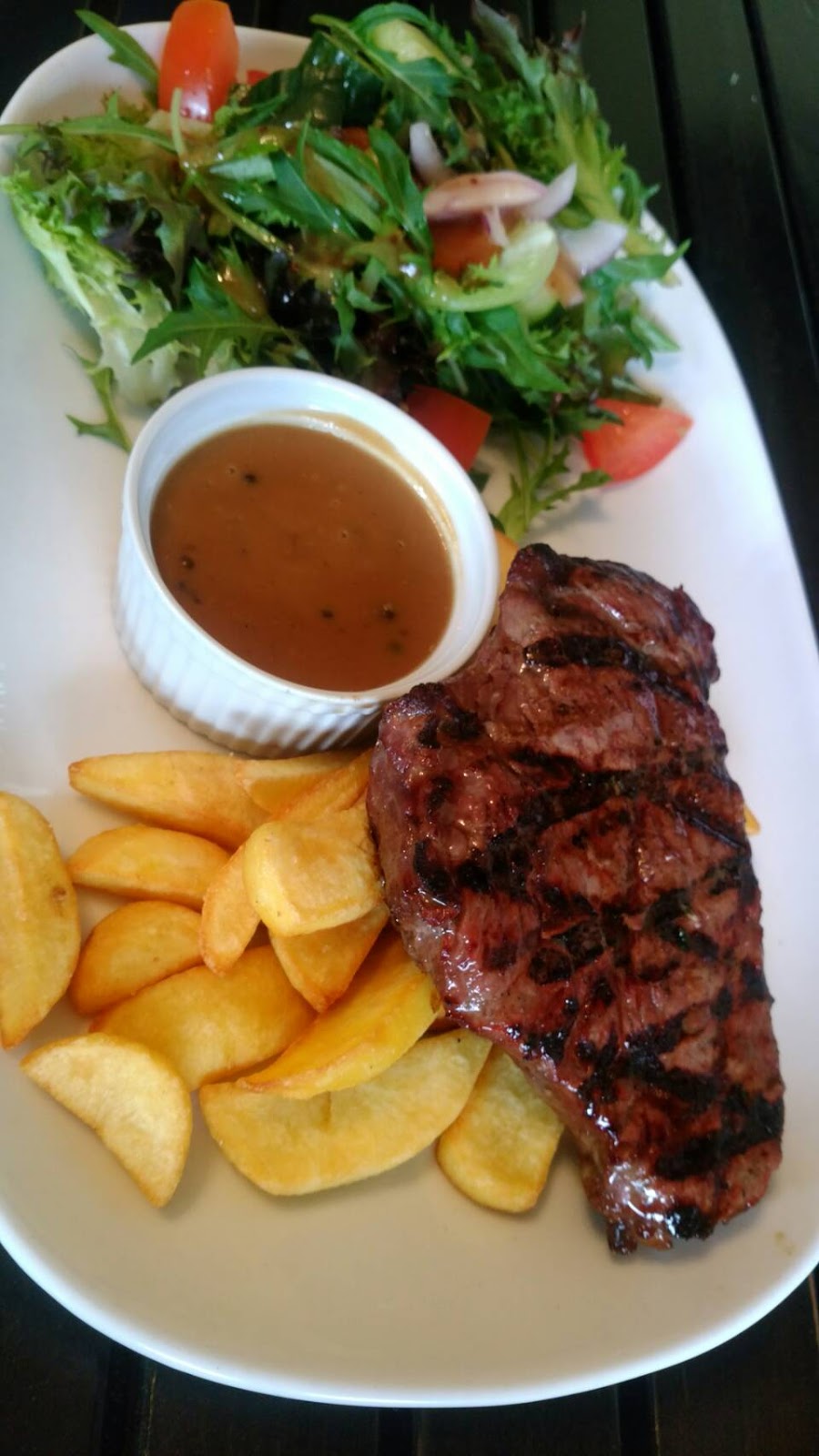 Oscars Bar & Grill | restaurant | 138 Parramatta Rd, Camperdown NSW 2050, Australia | 0295571615 OR +61 2 9557 1615