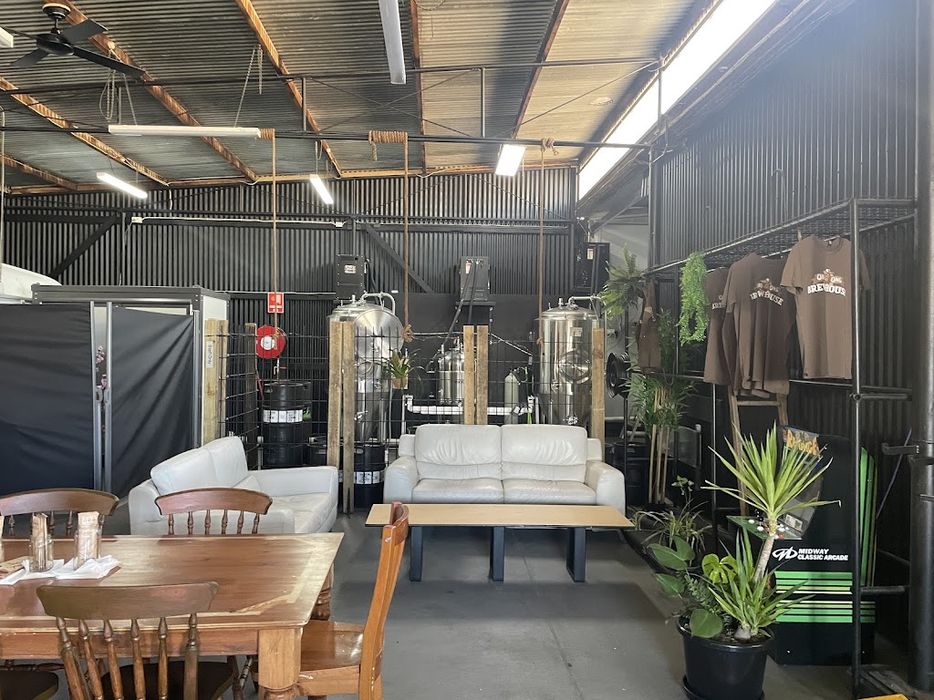 The Odd One Brewhouse Corryong | 84 Hanson St, Corryong VIC 3707, Australia | Phone: 0427 056 790