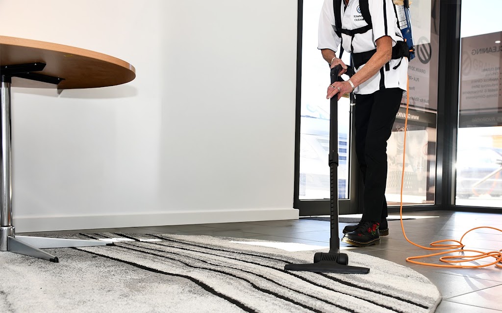 Townsend Cleaning | 10 kadak Pl, Breakwater VIC 3219, Australia | Phone: 0409 236 368