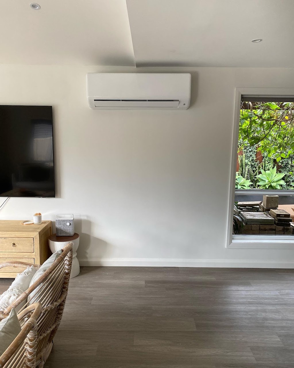 Lake and Valley Air Conditioning | store | 225 Cams Blvd, Summerland Point NSW 2259, Australia | 0447168717 OR +61 447 168 717