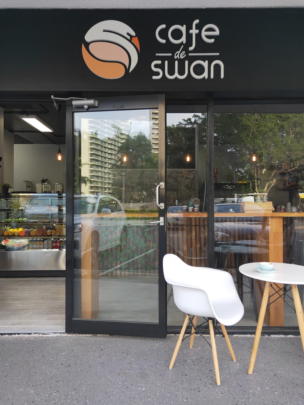 Cafe de Swan | cafe | Paradise Waters Park, Shop 1/3-5 Admiralty Dr, Surfers Paradise QLD 4217, Australia | 0426213467 OR +61 426 213 467