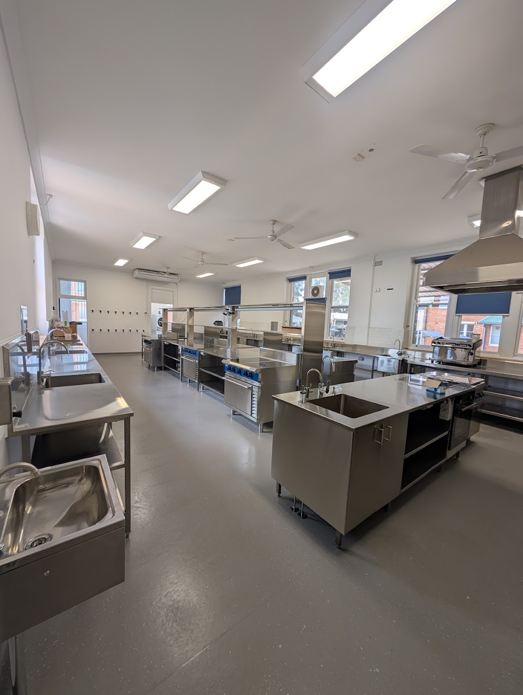 LSR Team Clean | Lacepede Pl, Hinchinbrook NSW 2168, Australia | Phone: 0450 605 200