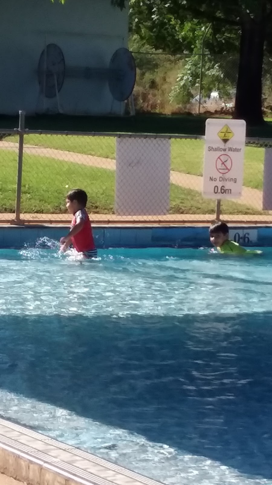 Binnaway Memorial Swimming Pool |  | Renshaw St, Binnaway NSW 2395, Australia | 0268441579 OR +61 2 6844 1579