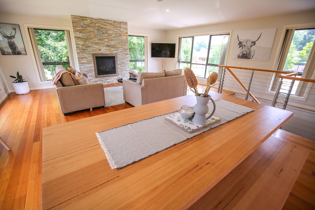 Alpine Nest | 4 Blue Hills Rise, Bright VIC 3741, Australia | Phone: (03) 5759 2555