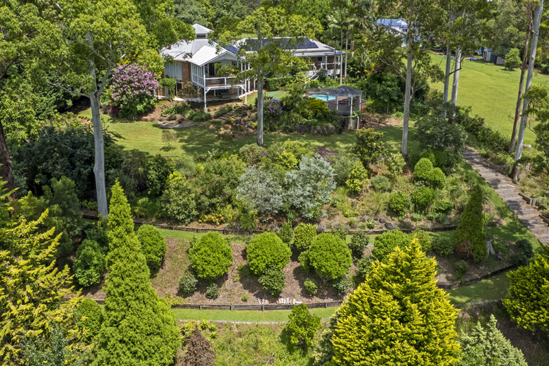 Broadview: A Coastal Panorama | 25 St James Ct, Tamborine Mountain QLD 4272, Australia | Phone: 0432 035 385