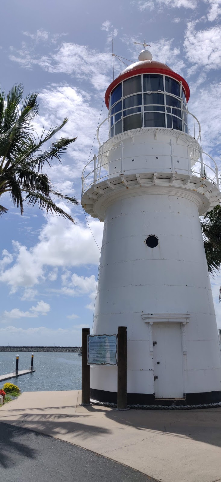 Lighthouse Seafood Mackay | 1 Mulherin Dr, Mackay Harbour QLD 4740, Australia | Phone: (07) 4955 5022