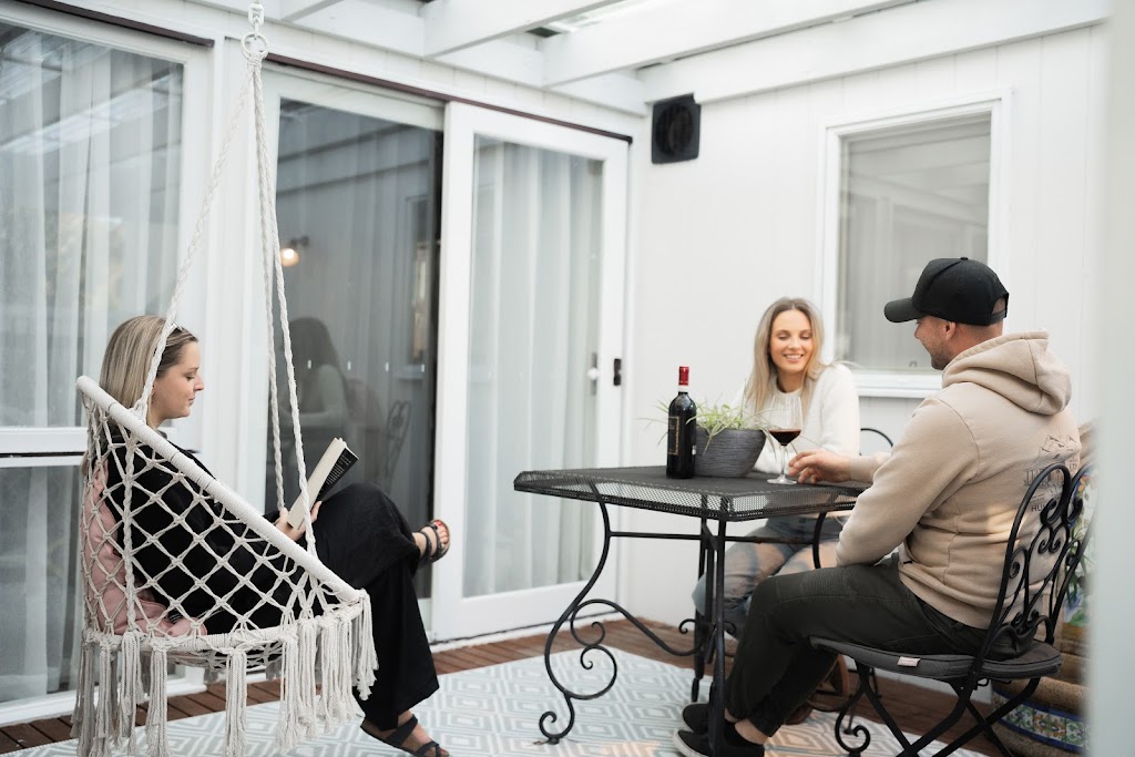 The White House Metung - Luxury Accommodation | 27 Christmas St, Metung VIC 3904, Australia | Phone: 0410 633 072