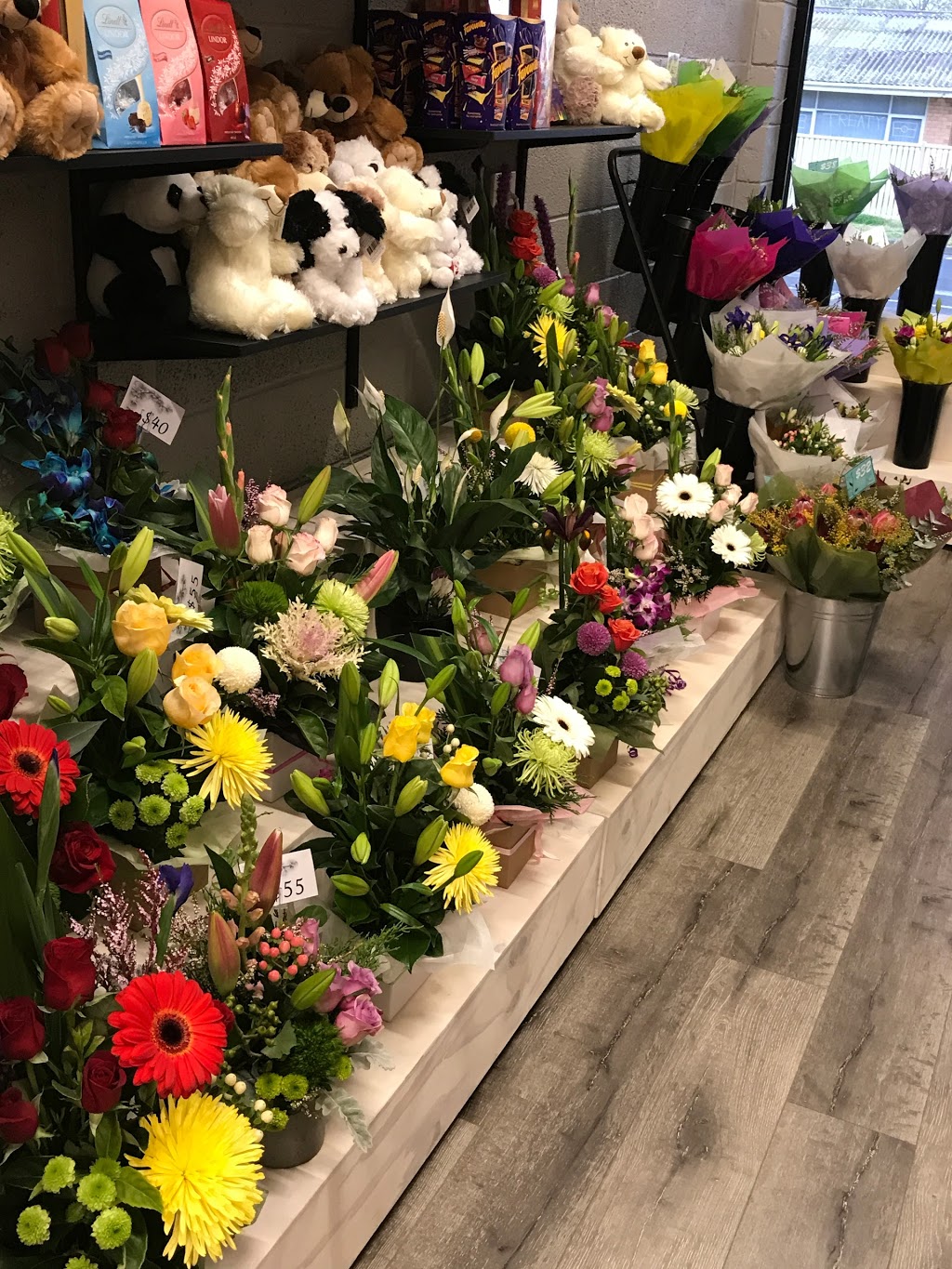 Grovedale Florist & Gift Shop | florist | 13A Peter St, Geelong VIC 3216, Australia | 0352441771 OR +61 3 5244 1771