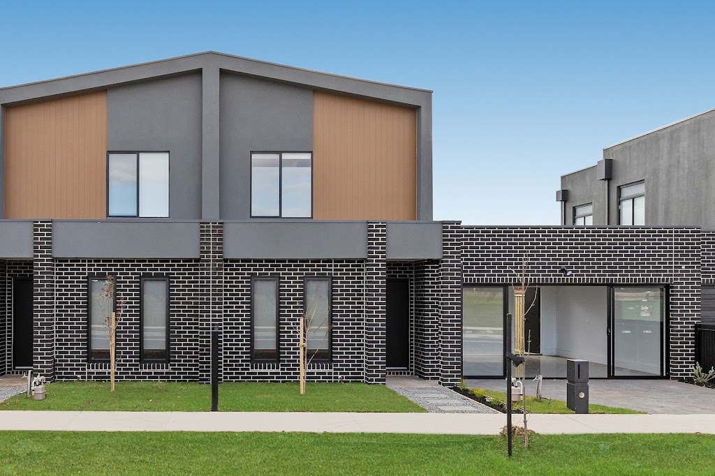 Display Home by Maple Living - Deanside | 21 Emmanue St, Deanside VIC 3336, Australia | Phone: 1300 349 213