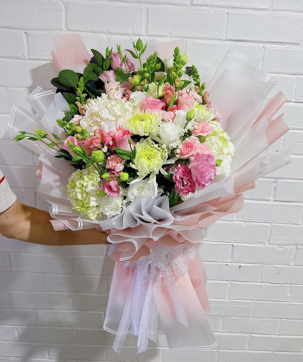 G & S Flowers | 279 Taylors Rd, Kings Park VIC 3021, Australia | Phone: 0411 079 979