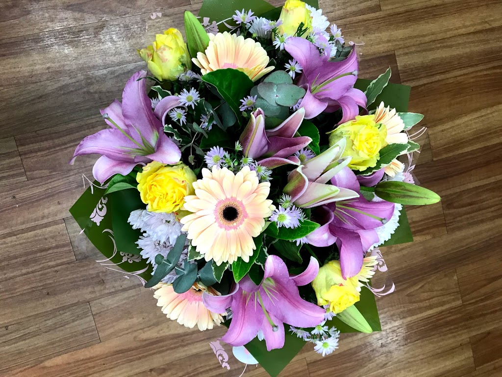 Forest Lake Florist | Cnr College Ave and Joseph Banks Ave, Forest Lake QLD 4078, Australia | Phone: (07) 3372 9933