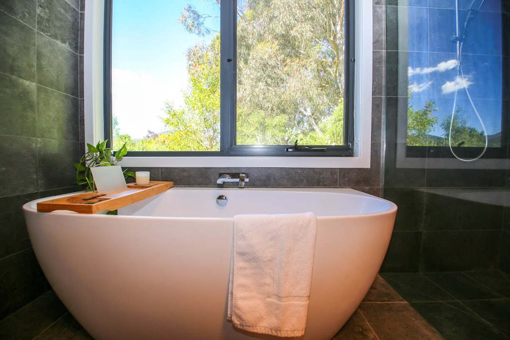 Apex Villa | 38 Hargreaves Rd, Bright VIC 3741, Australia | Phone: (03) 5759 2555