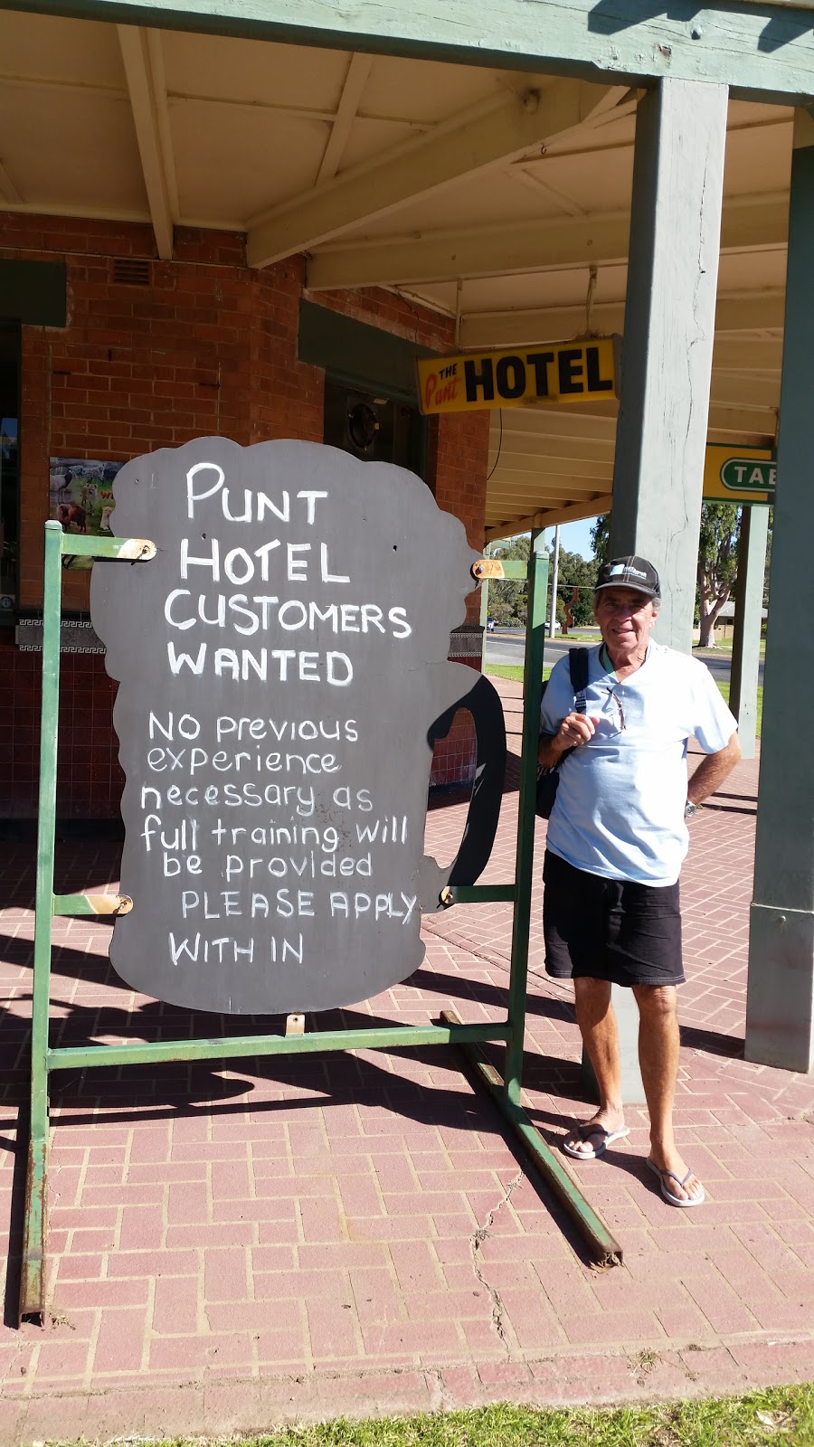 Punt Hotel | 5 Punt Rd, Darlington Point NSW 2706, Australia | Phone: (02) 6968 4108