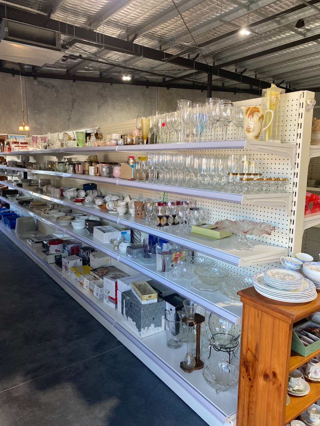 Lifeline Shop Flagstone | 19 Gates Rd, Flagstone QLD 4280, Australia | Phone: (07) 5548 9500