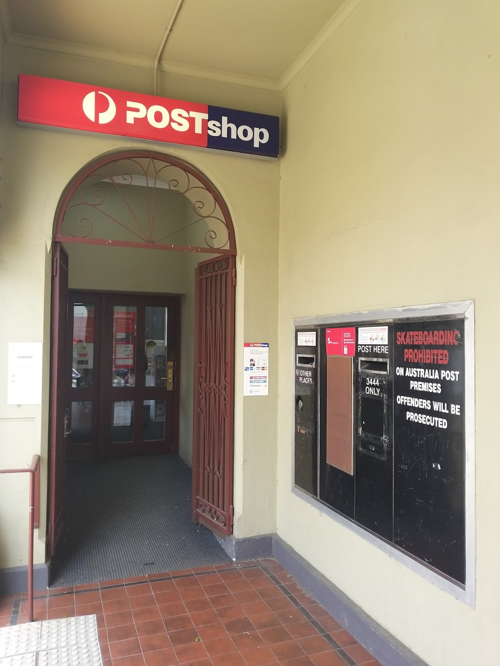 Australia Post | post office | 113-117 Mollison St, Kyneton VIC 3444, Australia | 131318 OR +61 131318
