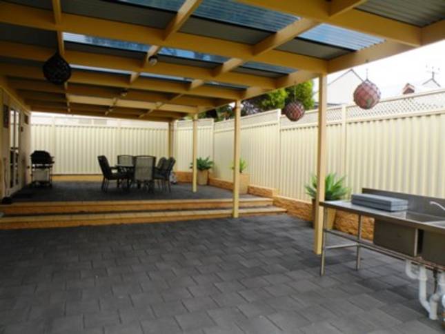 Armadale House Seafront Accommodation | 17 Kingscote Terrace Kingscote, Kangaroo Island SA 5223, Australia | Phone: 0417 455 616