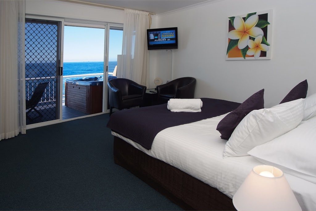 Ocean Front Motel at Blue Bay | 102 Ocean Parade, The Entrance NSW 2261, Australia | Phone: (02) 4332 5911