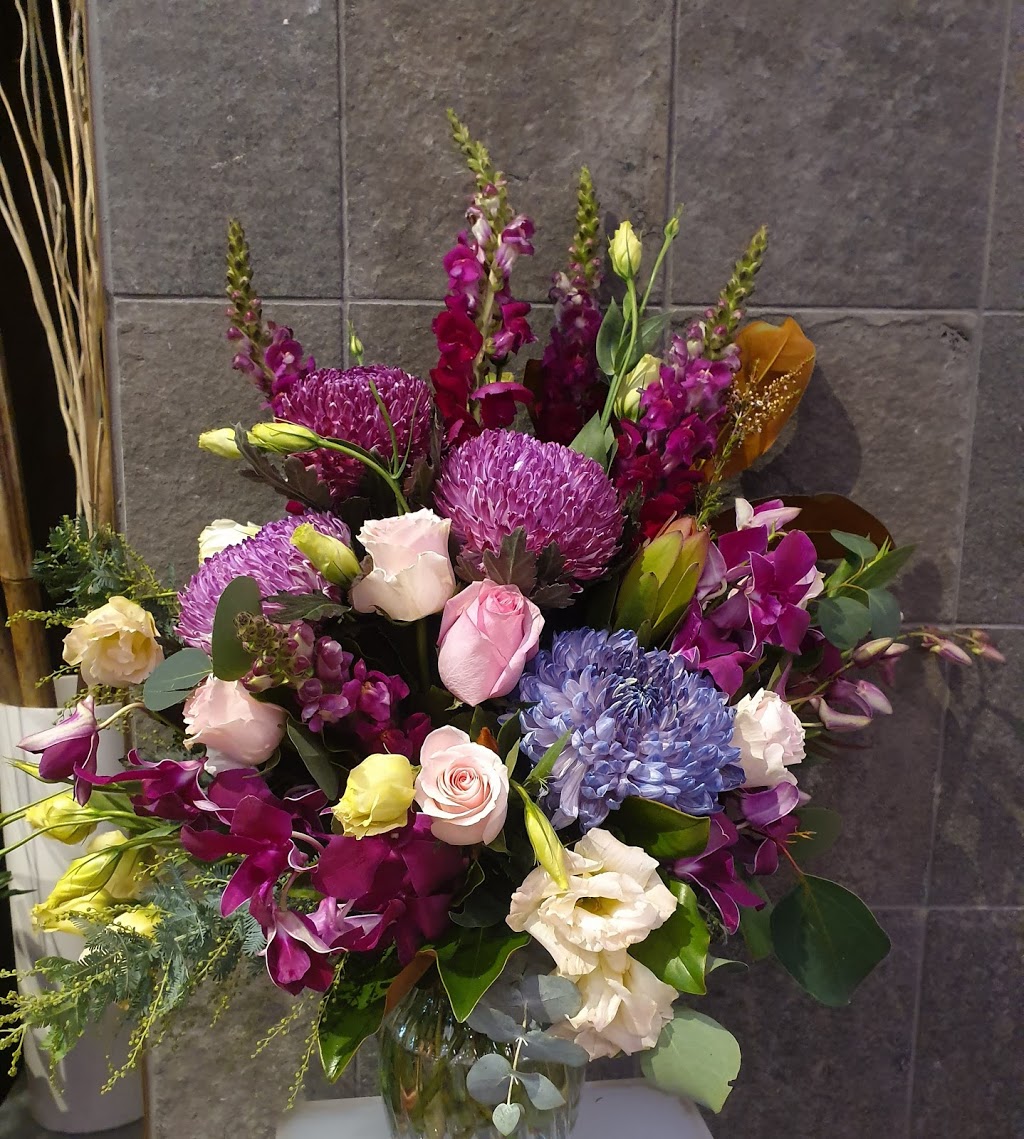 Greensborough Flowers | 25 Main St, Greensborough VIC 3088, Australia | Phone: (03) 9432 8400