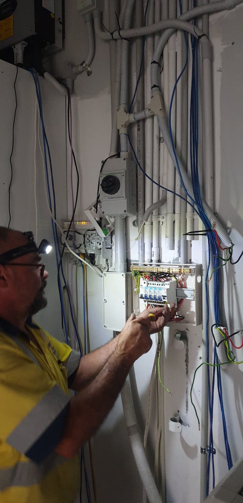 Stuart Johnston Electrical | electrician | 99c Auburn St, Wollongong NSW 2500, Australia | 0242279393 OR +61 2 4227 9393