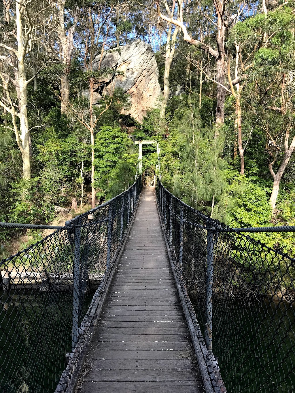 Hanging Rock Lookout | park | Scenic Dr, Nowra NSW 2541, Australia | 0244210778 OR +61 2 4421 0778