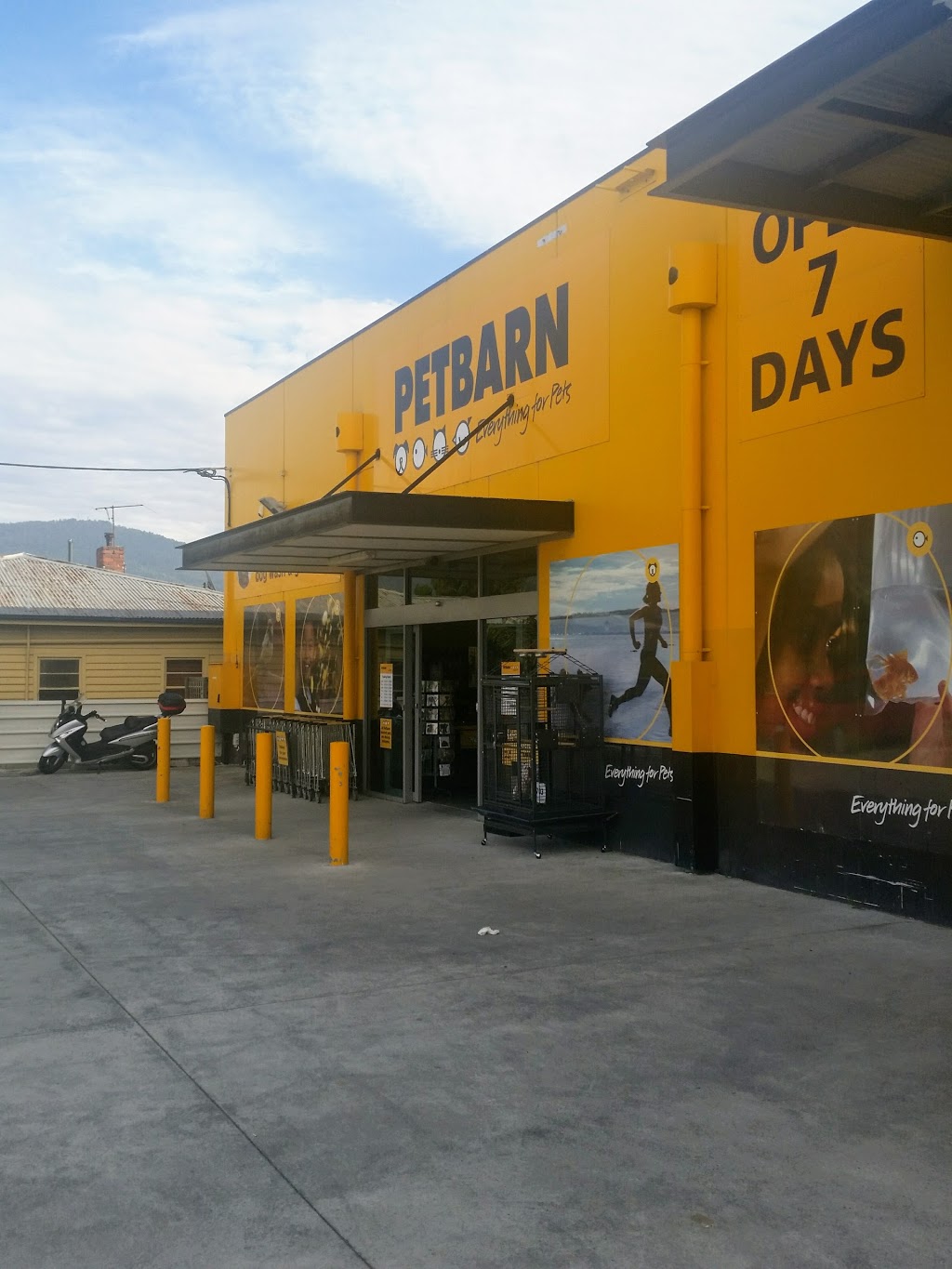 Petbarn Derwent Park | pet store | 62-64 Derwent Park Rd, Derwent Park TAS 7009, Australia | 0362722355 OR +61 3 6272 2355