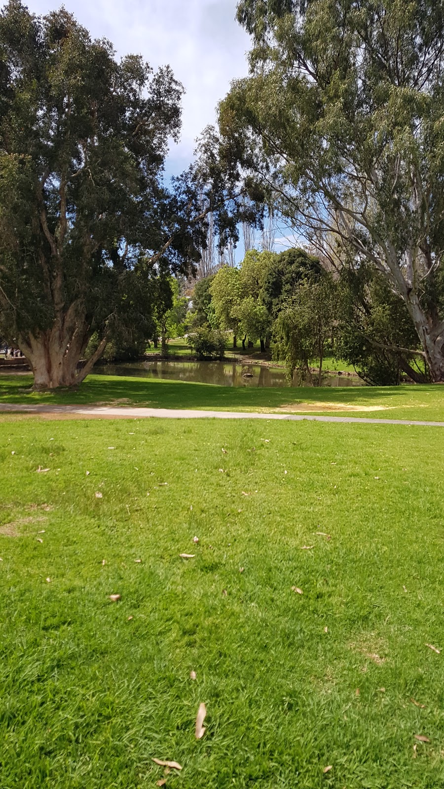 Stirk Park | park | Elizabeth St, Kalamunda WA 6076, Australia | 0892579999 OR +61 8 9257 9999