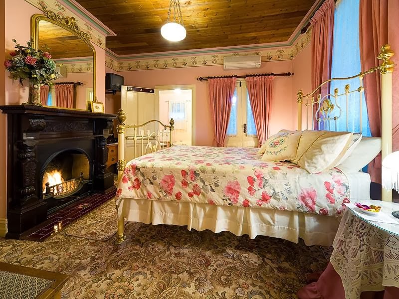 Barnsley House Bed & Breakfast | lodging | 5 John St, Beechworth VIC 3747, Australia | 0357281037 OR +61 3 5728 1037